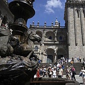 Santiago se adapta al 'boom' turístico, pese al abandono del ayuntamiento