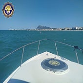 Rescatados dos niños de 4 y 6 años «sin chalecos ni supervisión» a un kilómetro de la orilla