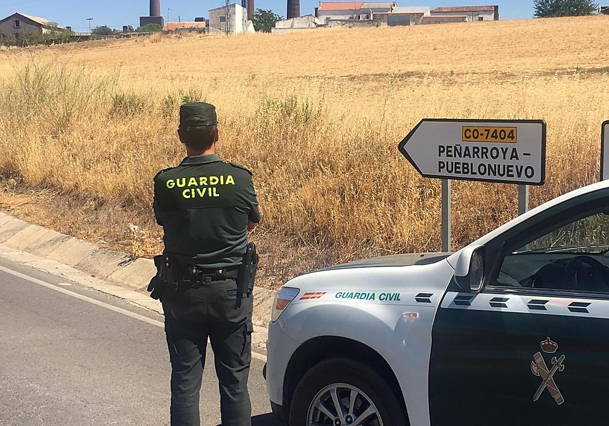 Agente de la Guardia Civil en Peñarroya