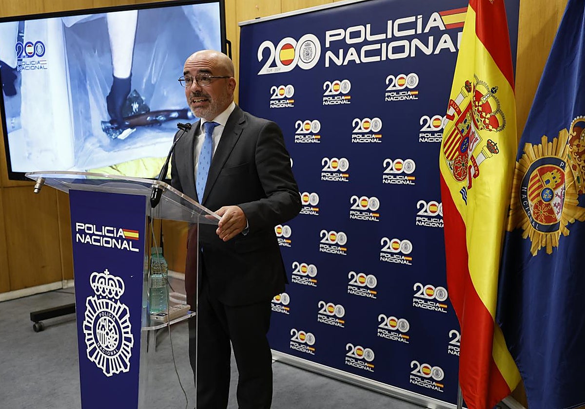 El delegado de Gobierno en Madrid, Francisco Martín Aguirre, ayer en la rueda de prensa para explicar la desarticulación del Coro de los '4 Chorros'