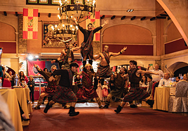 Así es el salón medieval de Córdoba que tiene buffet libre de marisco