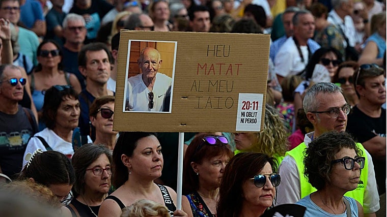 «Ni olvido ni perdón», uno de los lemas exhibidios durante la protesta