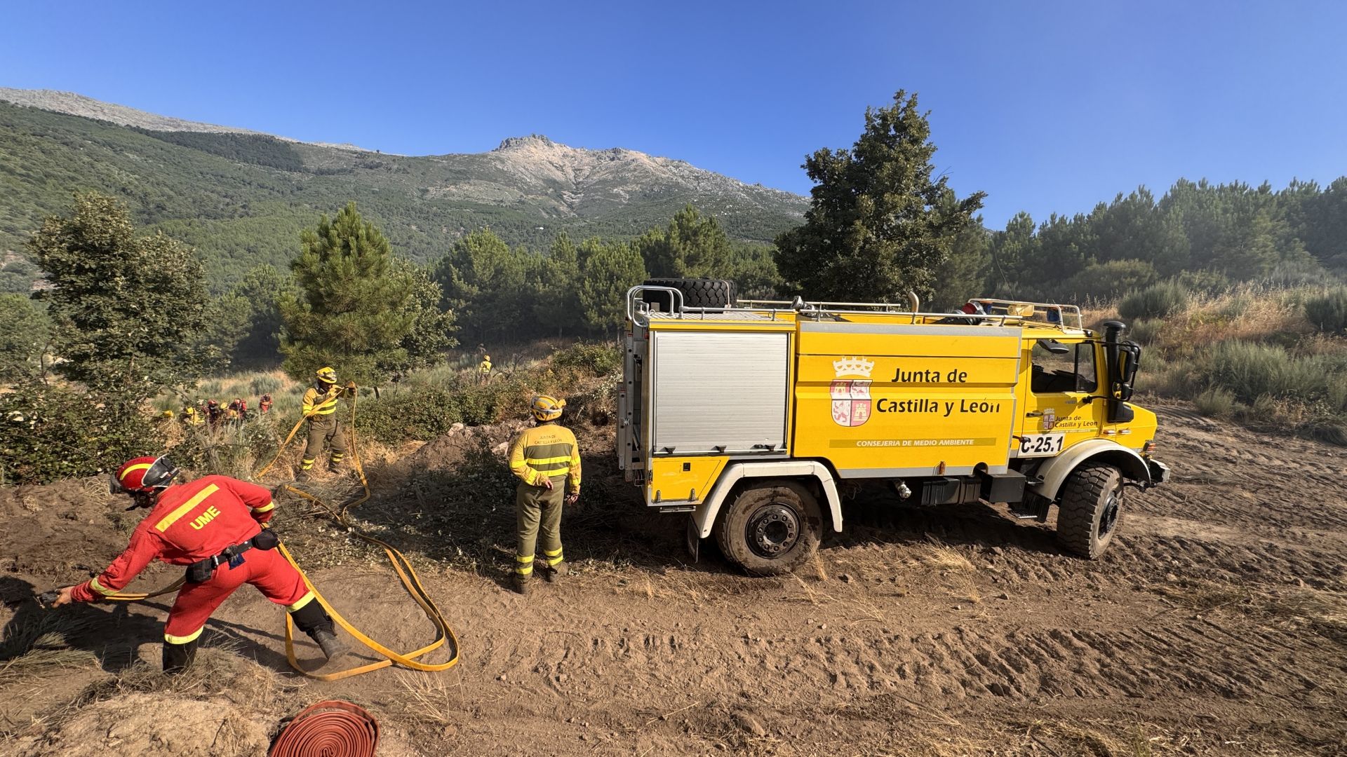 Muere un peón manguerista en un accidente de tráfico de camino al incendio de Cuevas del Valle, en Ávila