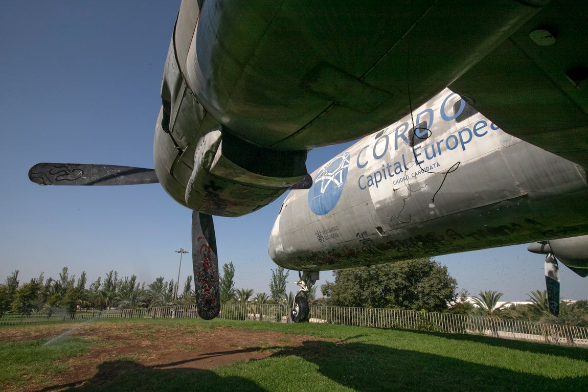 Las imágenes del estado en el que está el avión cultural de Córdoba