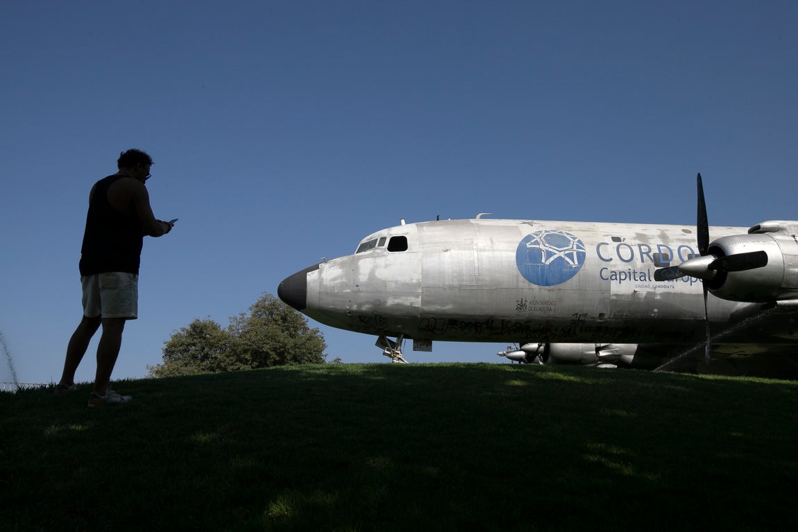 Las imágenes del estado en el que está el avión cultural de Córdoba