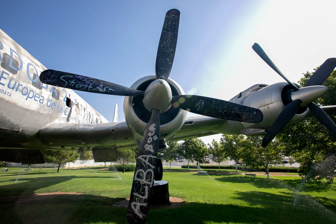 Las imágenes del estado en el que está el avión cultural de Córdoba