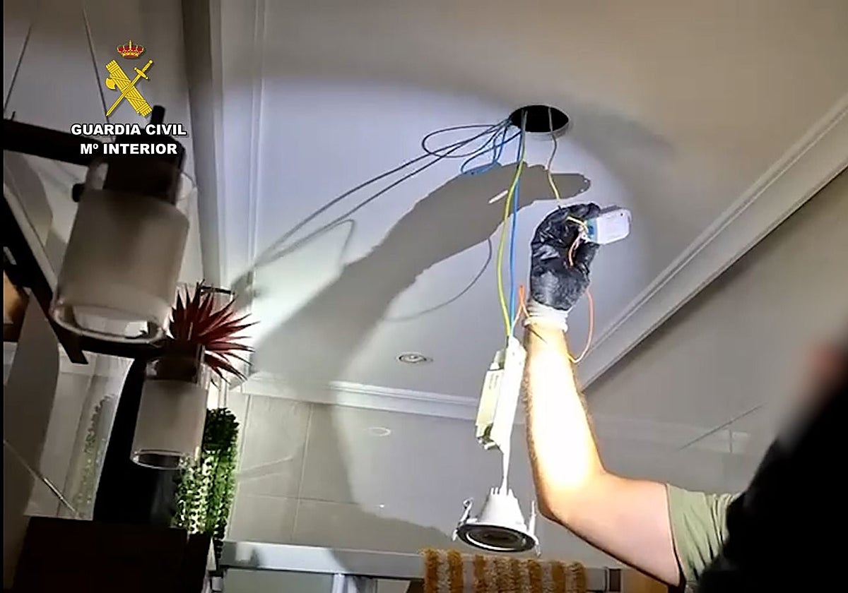 Prisión por grabar a menores, familiares y amigos en el baño con una cámara oculta en su casa de Burgos