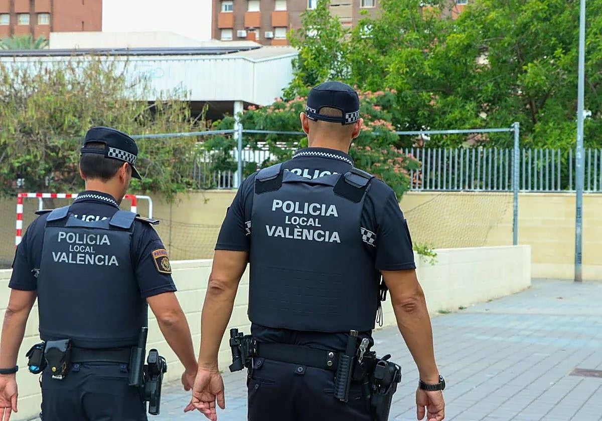 Imagen de archivo de dos agentes de Policía Local de Valencia