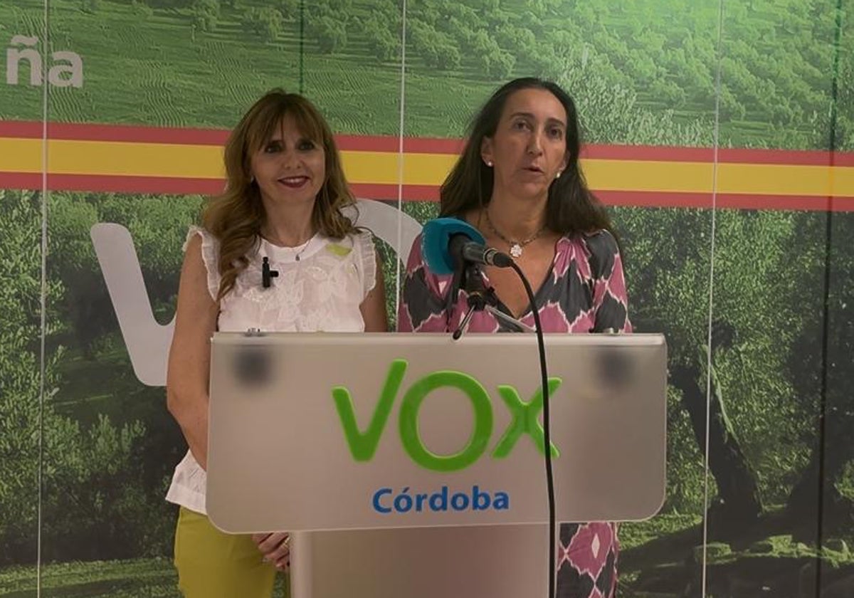María José Muñoz junto a Paula Badanelli en la sede de Vox en Córdoba