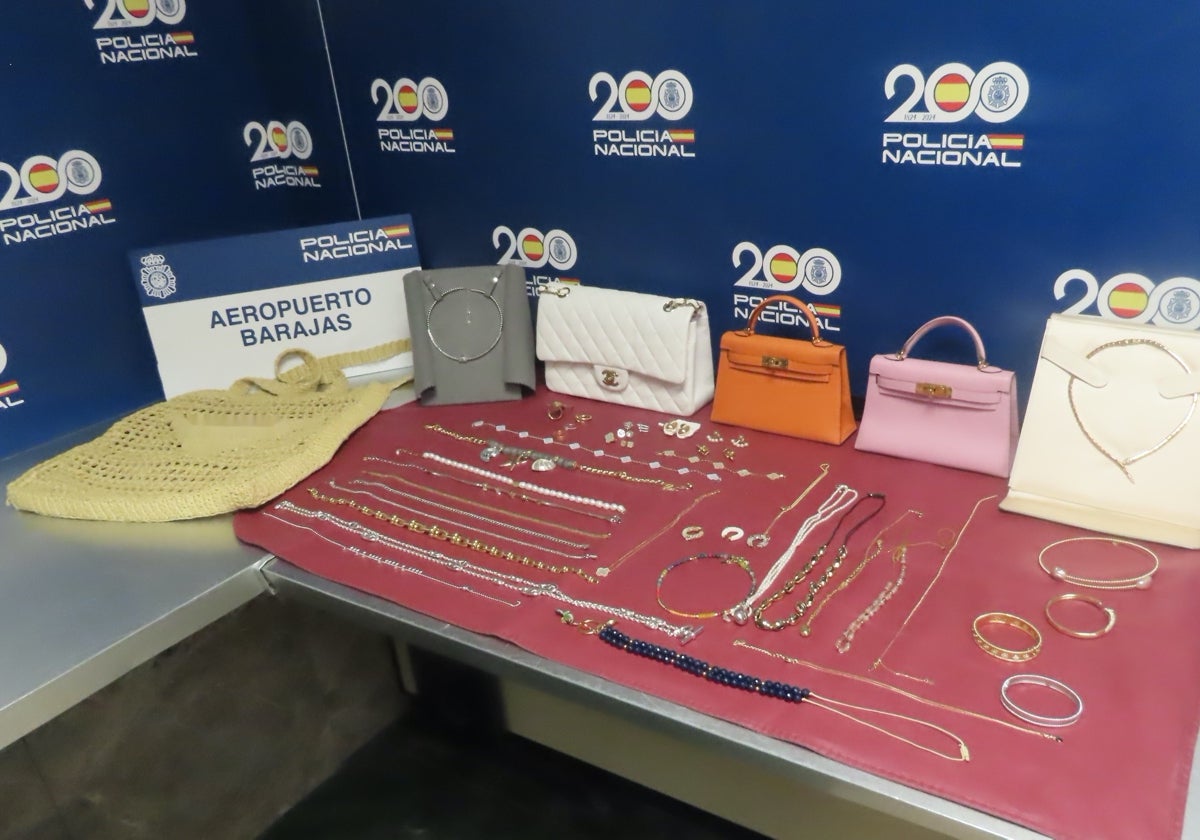 Los objetos robados que se encontraron en el registro del domicilio del detenido