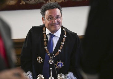 El juez pregunta a las partes si debe suspender al fiscal general cuando le mande a juicio