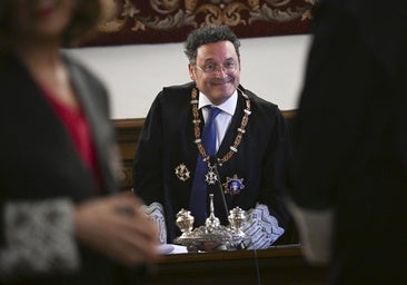 El juez pregunta a las partes si debe suspender al fiscal general cuando le mande a juicio