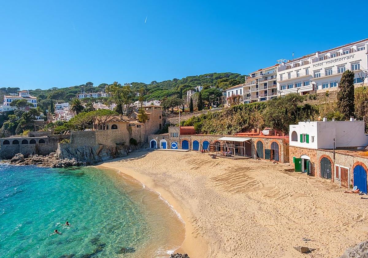 El pueblo más bonito para viajar en agosto está en Cataluña, según National Geographic: cuál es, dónde está y sus mejores restaurantes