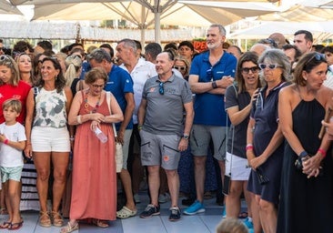 Felipe VI canta 'Un velero llamado libertad' tras un día de regatas en Palma