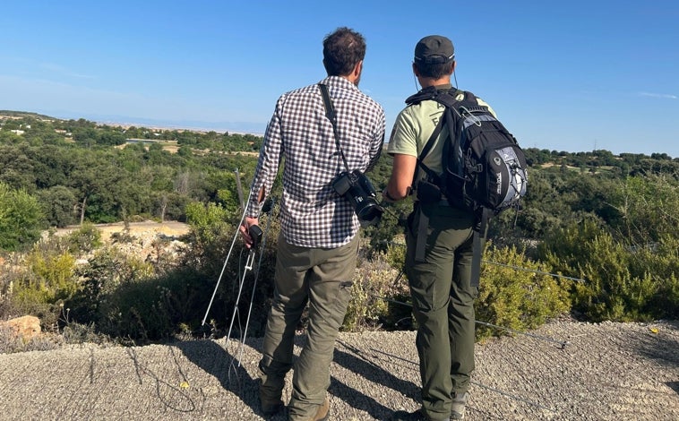 Imagen principal - Técnicos realizando el seguimiento del lince Uraclio