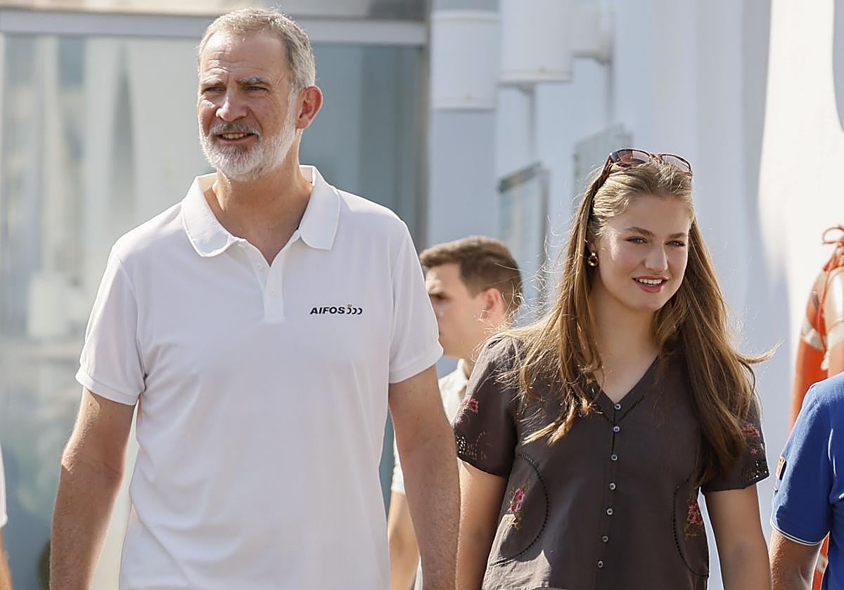 El Rey, junto a la Princesa de Asturias, a su llegada a la Copa del Rey de vela.