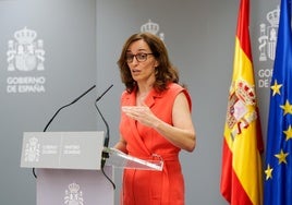 Mónica García presiona a Podemos por su oposición al Gobierno: «Ellos deciden si van de la mano de PP, Vox y la Conferencia Episcopal»