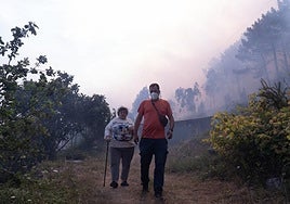 Un nuevo incendio en Ponteceso obliga a desalojos en Corme Aldea