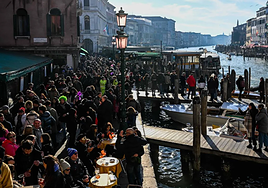 En Málaga duermen cada noche cuatro turistas por cada vecino