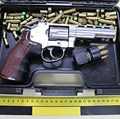 Un traficante armado encierra a su pareja doce días para violarla y grabarlo