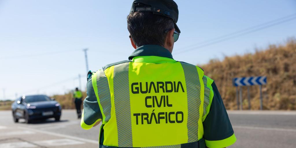 Una conductora sin carnet y que dio positivo en cuatro drogas se escapa de un control y acaba sufriendo un accidente en Asturias