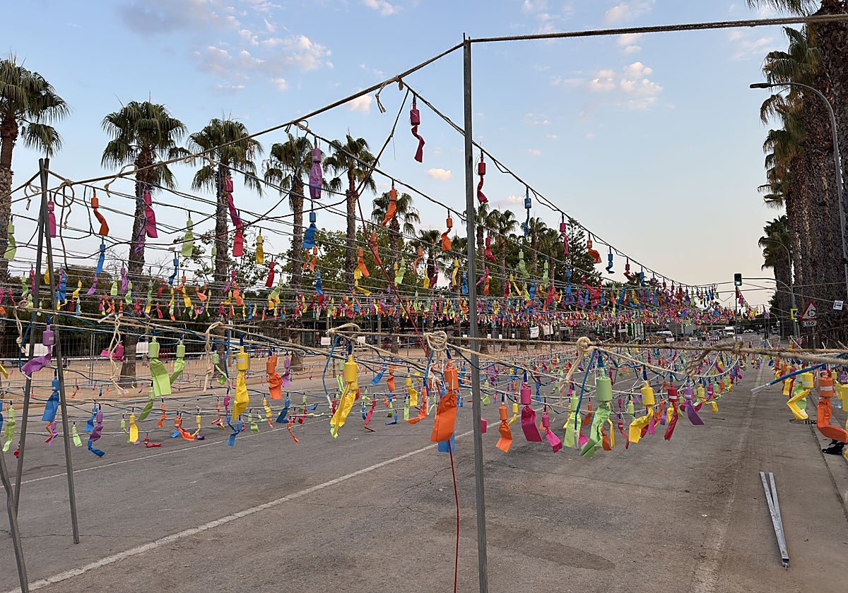 Imagen del montaje de la mascletà en Aldaia (Valencia)