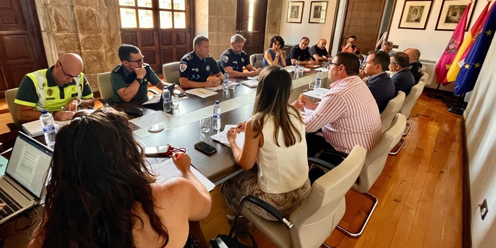 Un total de 240 agentes velarán por la seguridad en la Feria y Fiestas de agosto