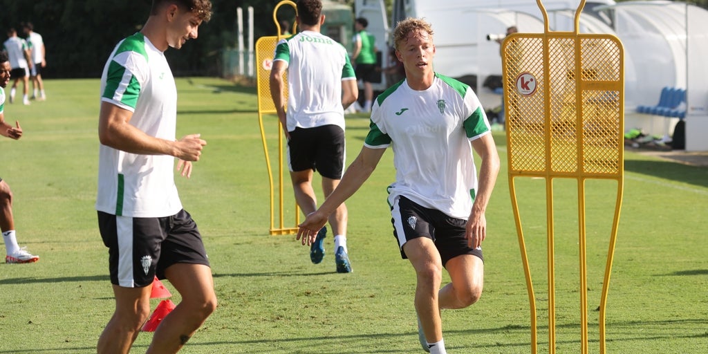 George Andrews se convierte en el cuarto cedido del Córdoba CF