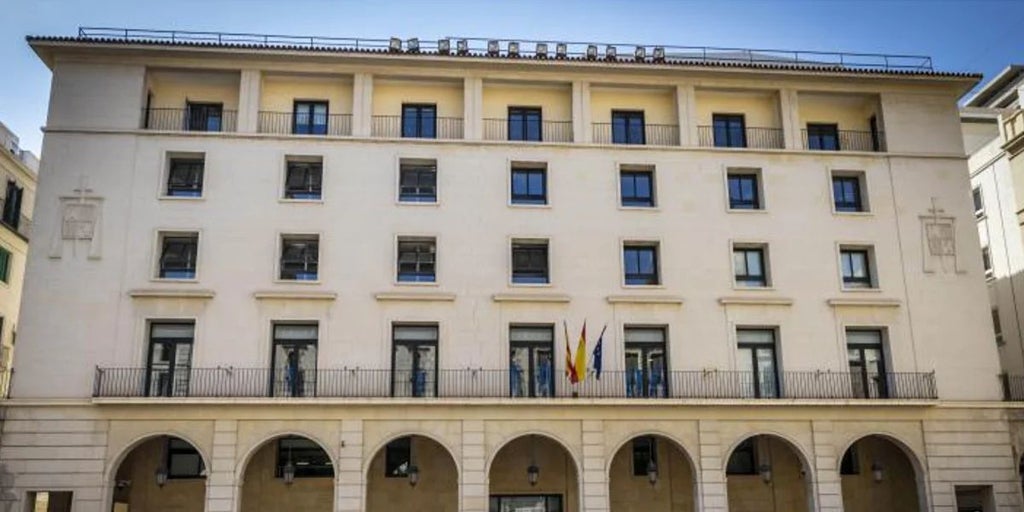 Tres años de cárcel por traficar con cocaína, cannabis y anfetamina desde su casa de Alicante