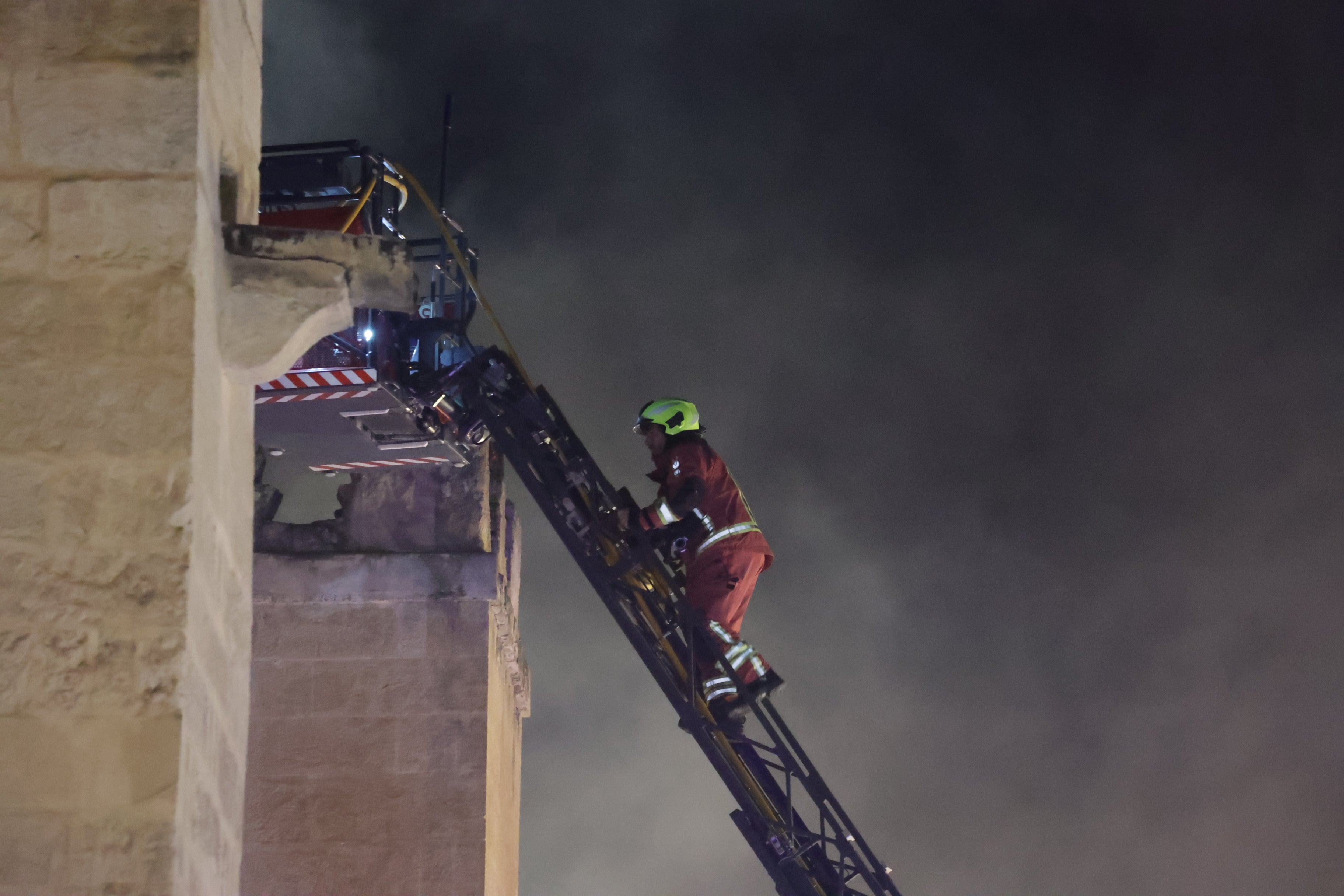 Las imágenes del inquietante incendio en la Mezquita de Córdoba