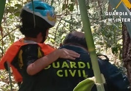 Uno de los menores tras ser rescatado
