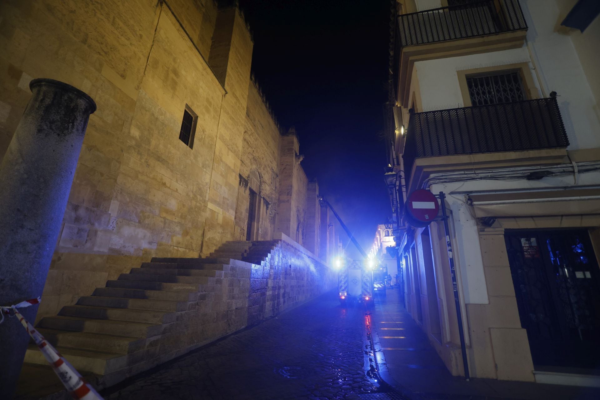 Las imágenes del inquietante incendio en la Mezquita de Córdoba