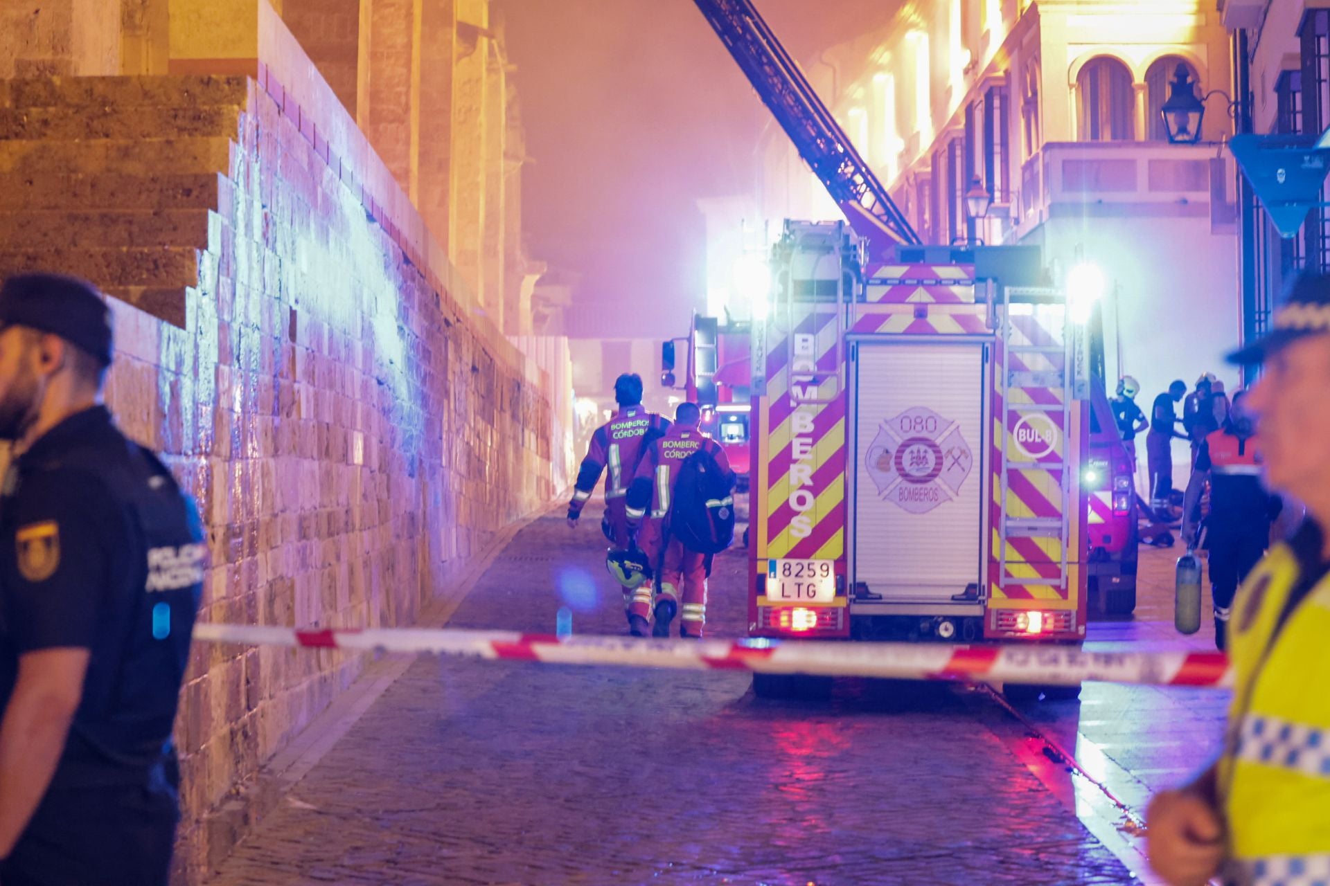 Las imágenes del inquietante incendio en la Mezquita de Córdoba