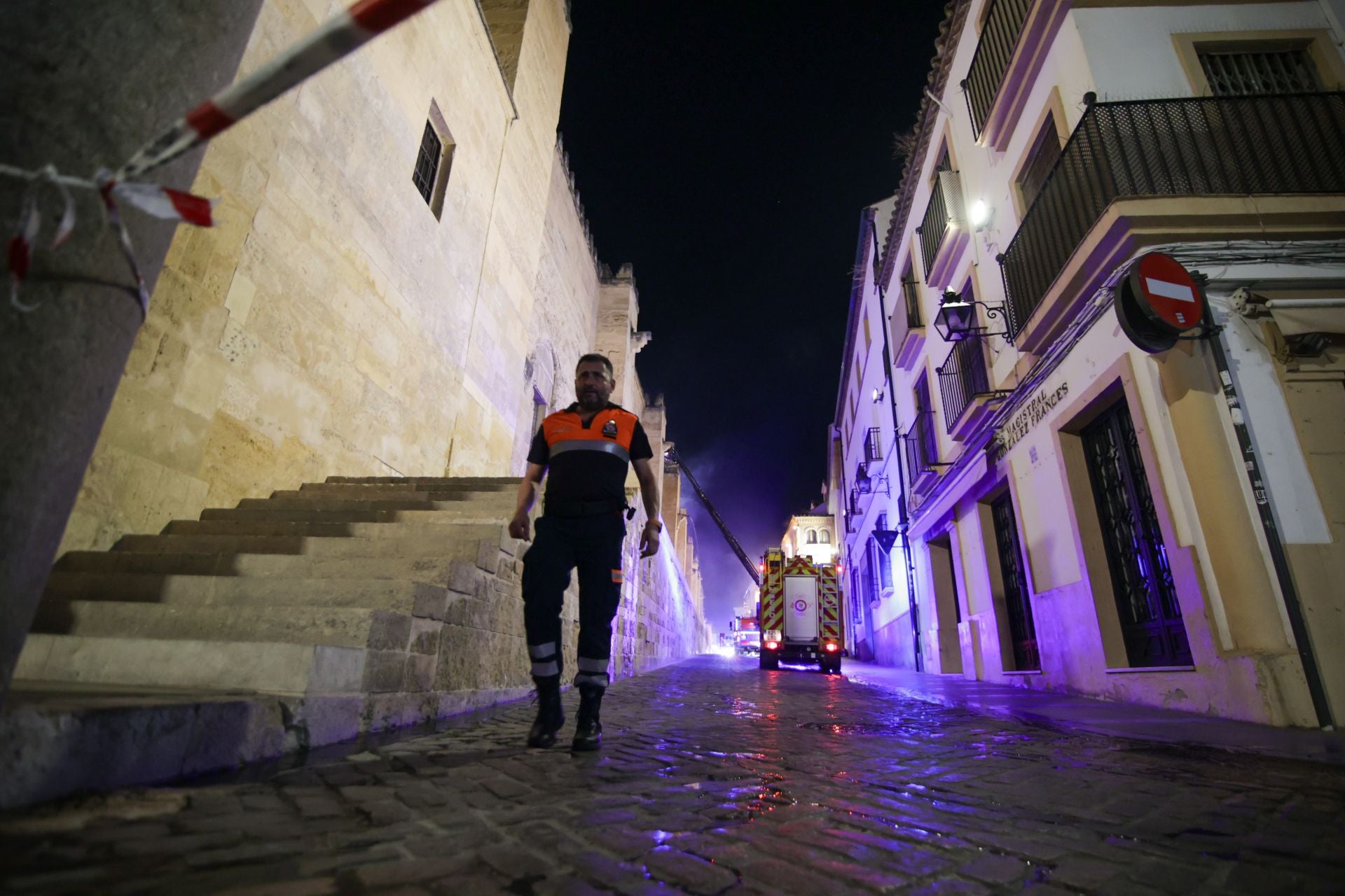 Las imágenes del inquietante incendio en la Mezquita de Córdoba