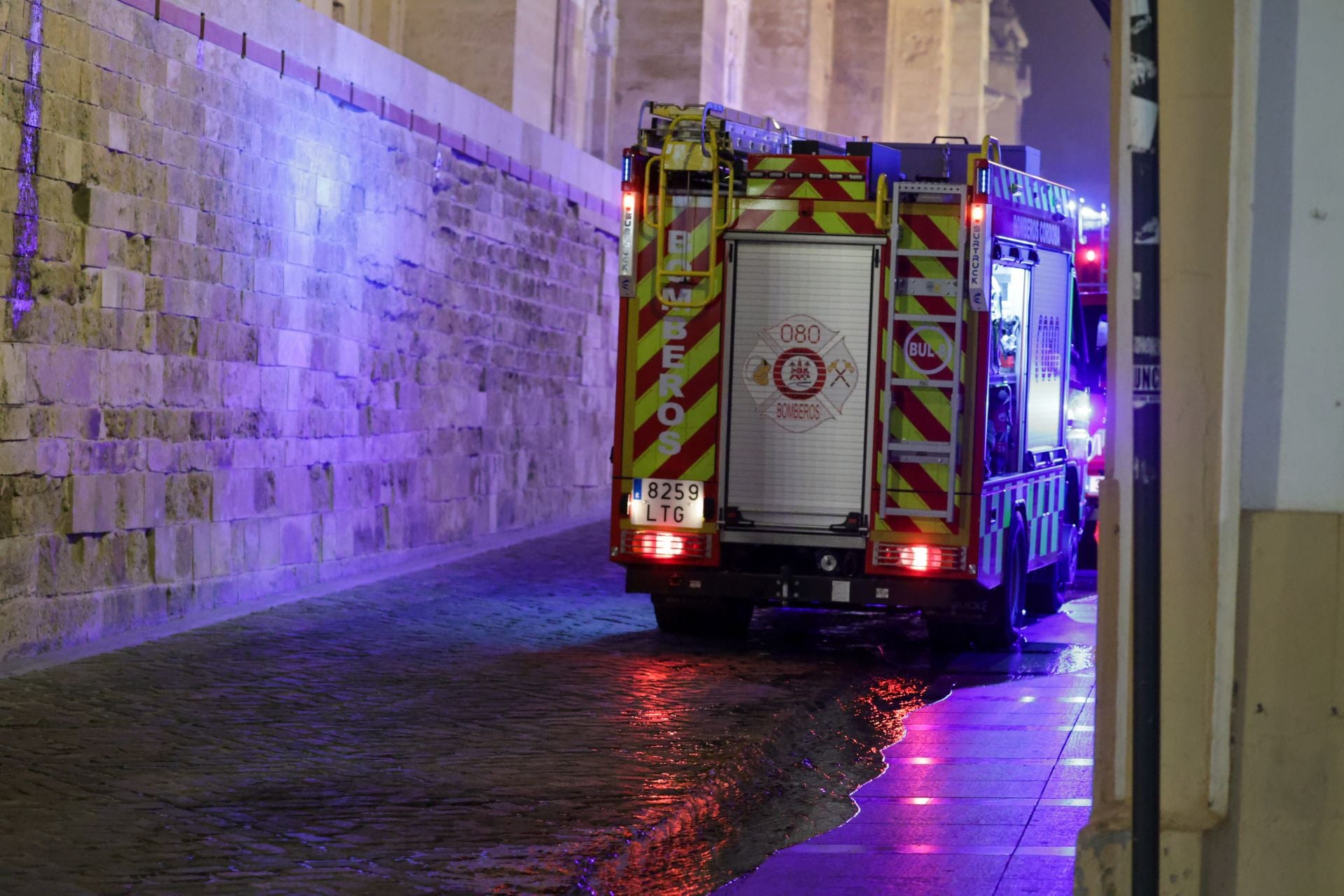 Las imágenes del inquietante incendio en la Mezquita de Córdoba