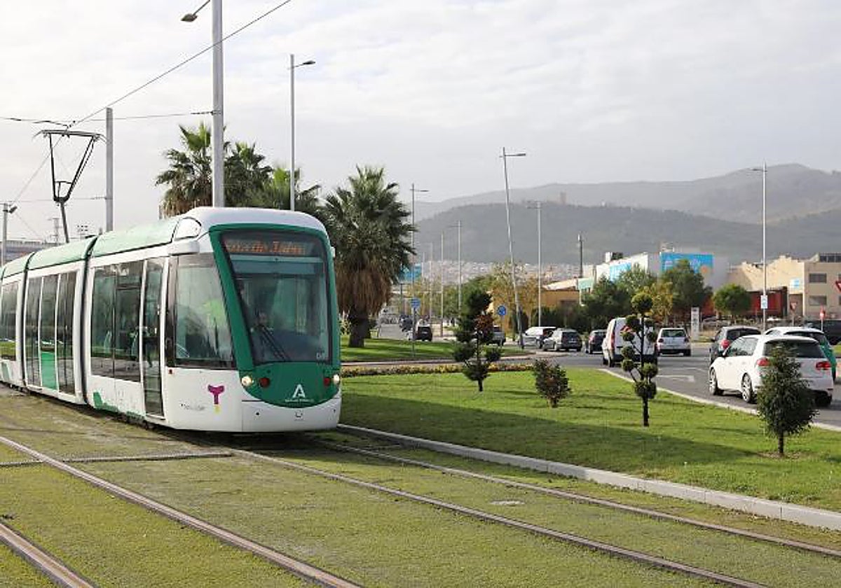 El tranvía de Jaén, durante la fase de pruebas que viene completando