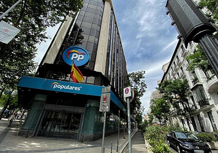 Génova y la jerarquía eclesiástica guardan silencio ante los ataques de Abascal a la Iglesia