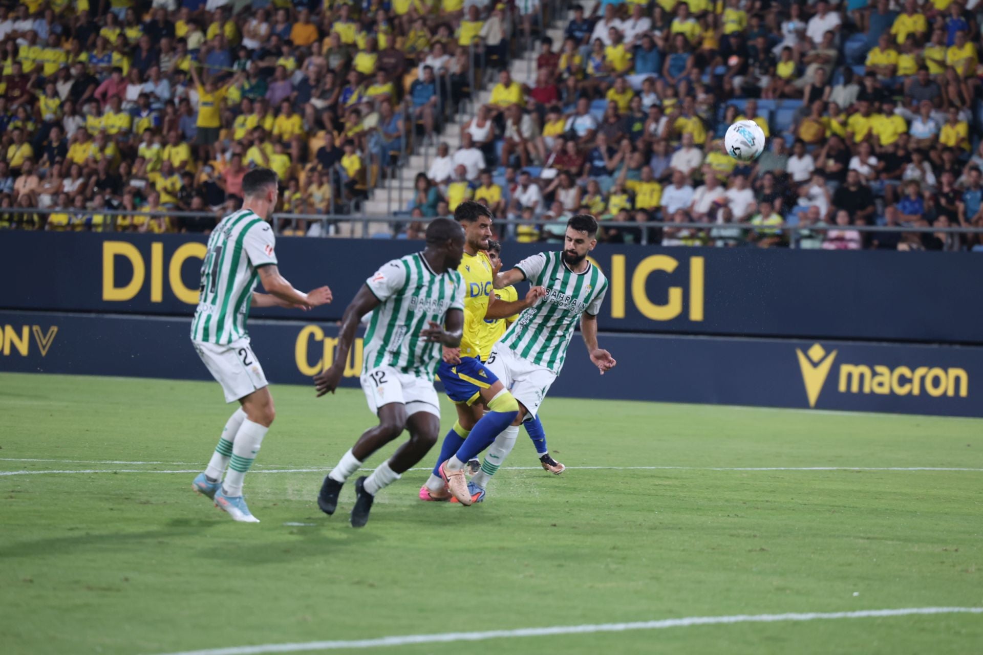 La derrota del Córdoba en el Ramón de Carranza, en imágenes