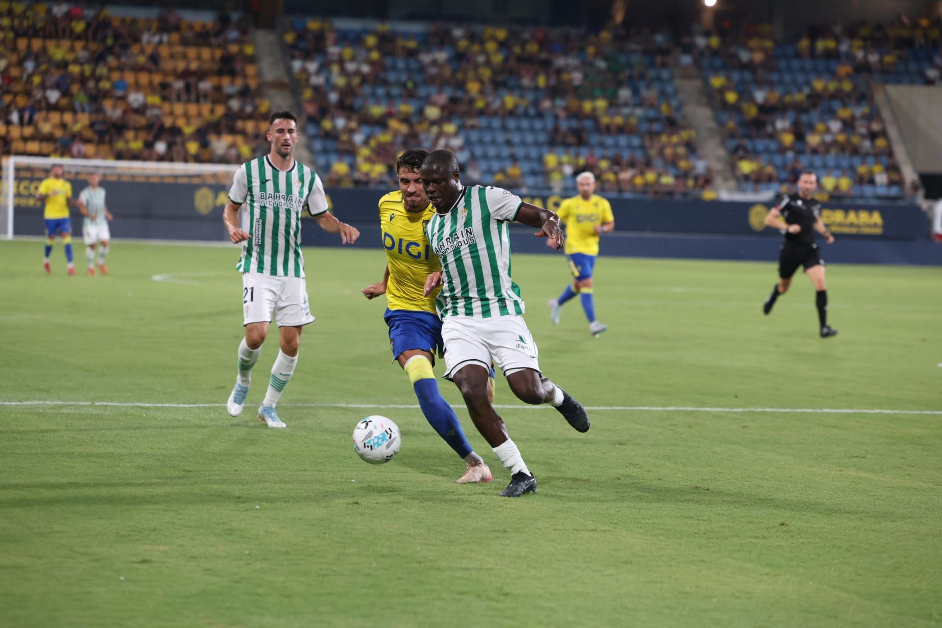 La derrota del Córdoba en el Ramón de Carranza, en imágenes