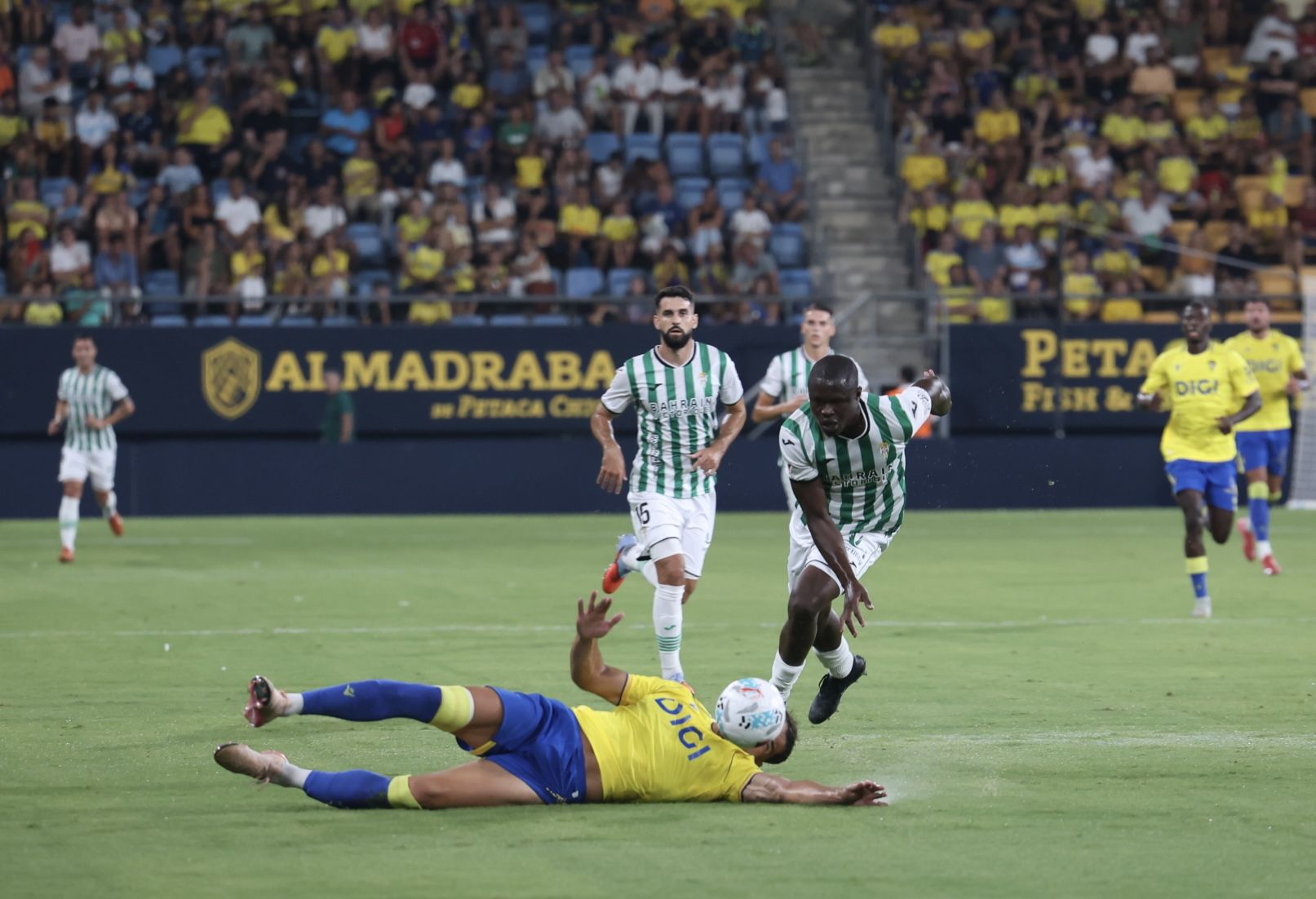 La derrota del Córdoba en el Ramón de Carranza, en imágenes