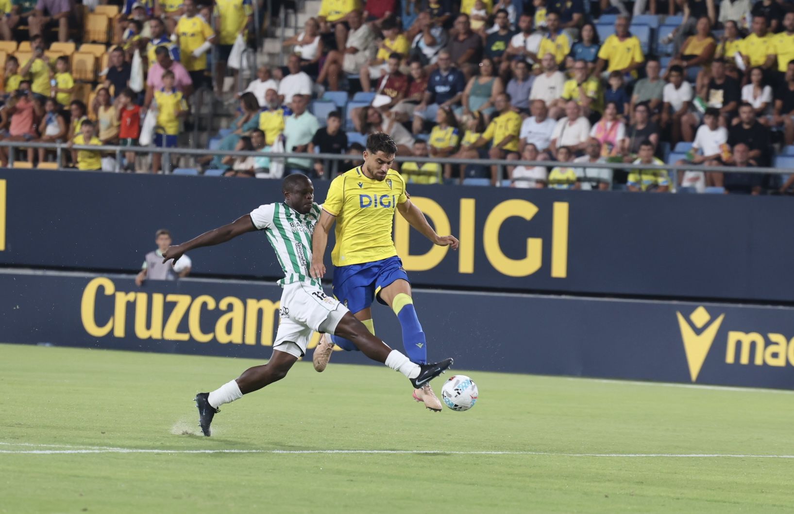 La derrota del Córdoba en el Ramón de Carranza, en imágenes