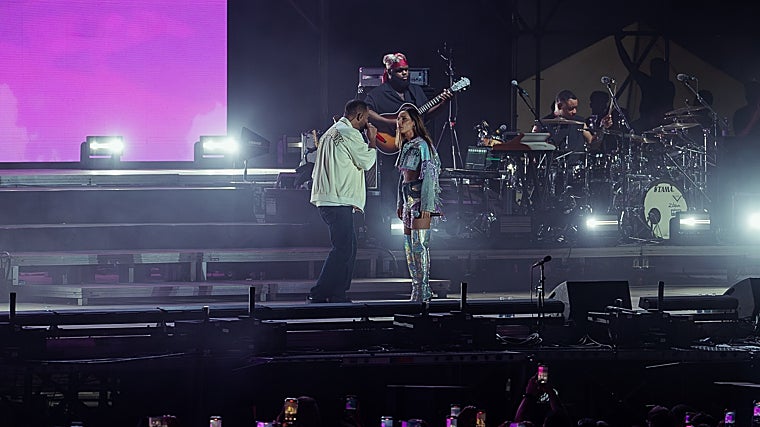 Will Smith junto a India Martínez en Dreambeach en Almería