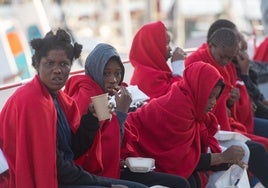 Los diez primeros menores son trasladados desde Canarias a Gijón