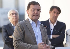 Mañueco promete la ayuda de la Junta para reconstruir todos los bienes destruidos por los incendios