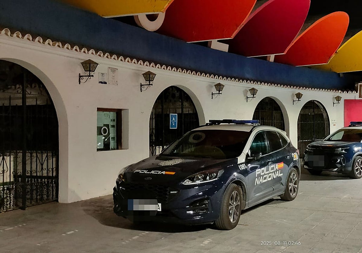 La Policía Nacional en la puerta del Tívoli