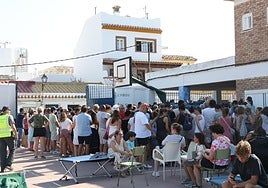 La Junta autoriza los primeros regresos de los desalojados por el incendio en Zahara de los Atunes