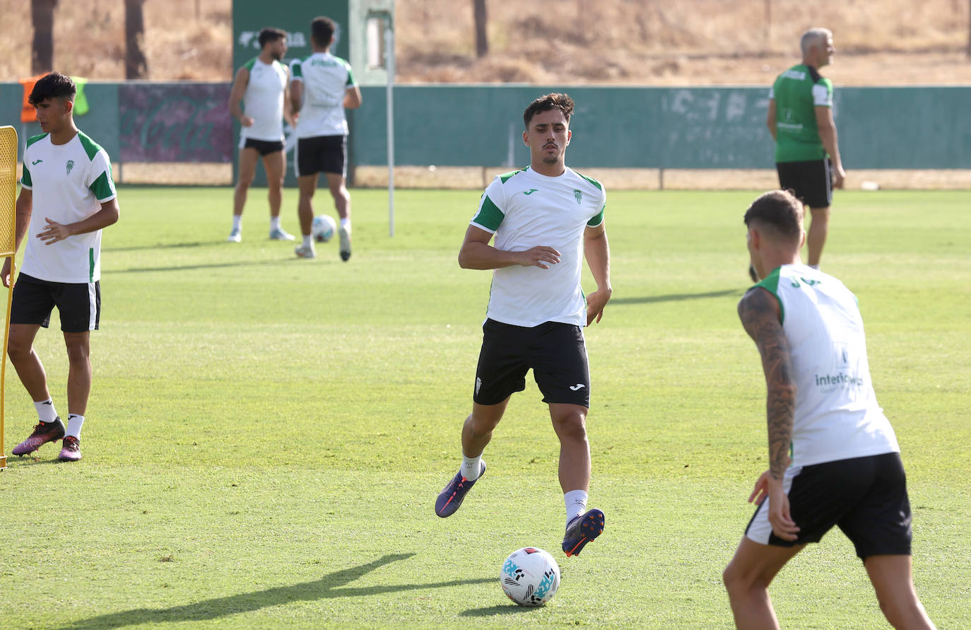 Las imágenes del Córdoba CF preparando ya su debú liguero en Gijón