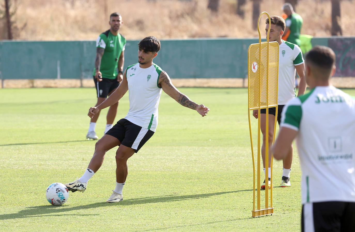 Las imágenes del Córdoba CF preparando ya su debú liguero en Gijón