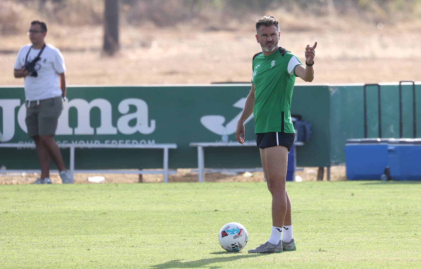 Las imágenes del Córdoba CF preparando ya su debú liguero en Gijón