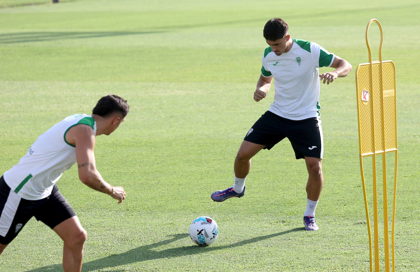 Las imágenes del Córdoba CF preparando ya su debú liguero en Gijón